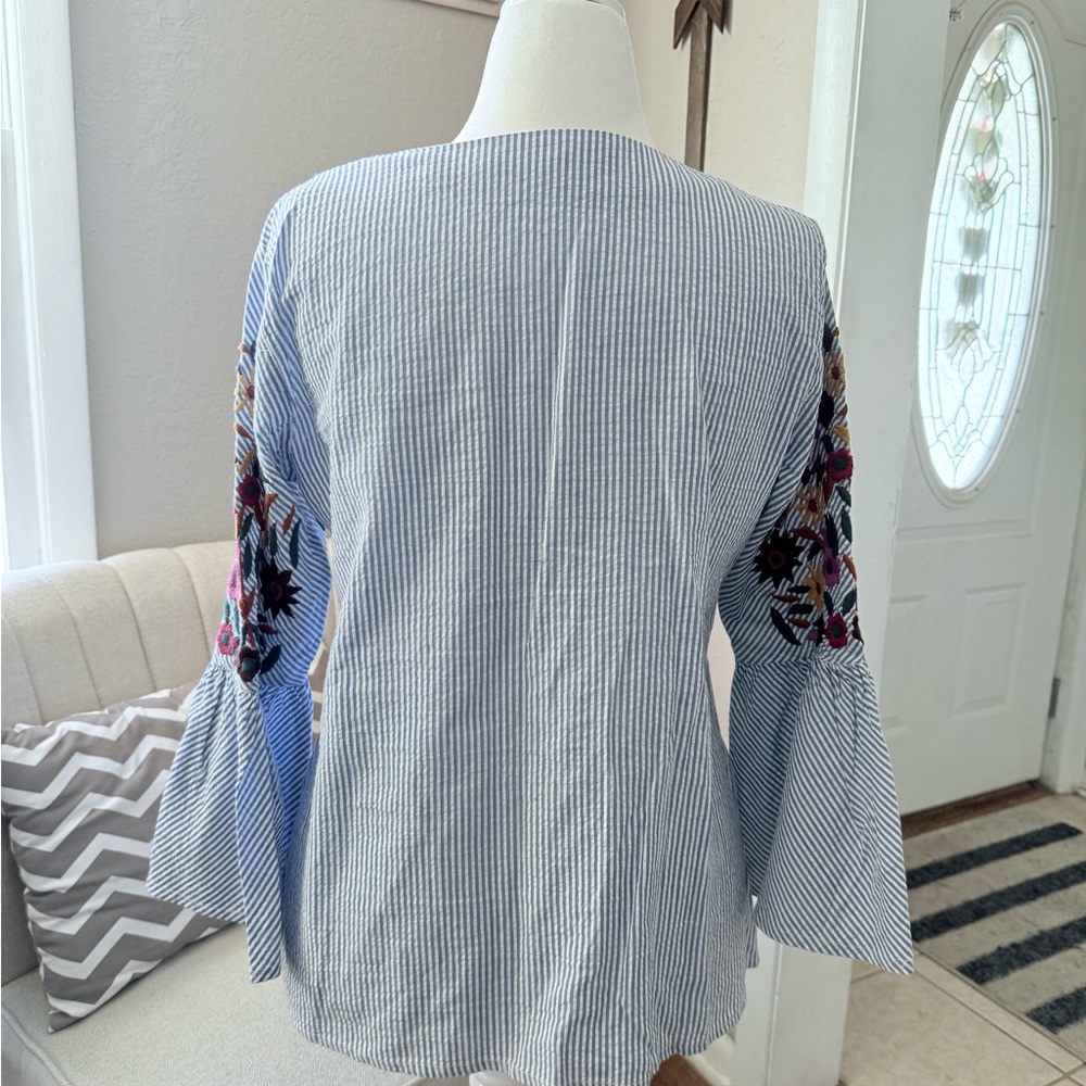 Floral Embroidered Striped Blouse - Picture 7 of 7